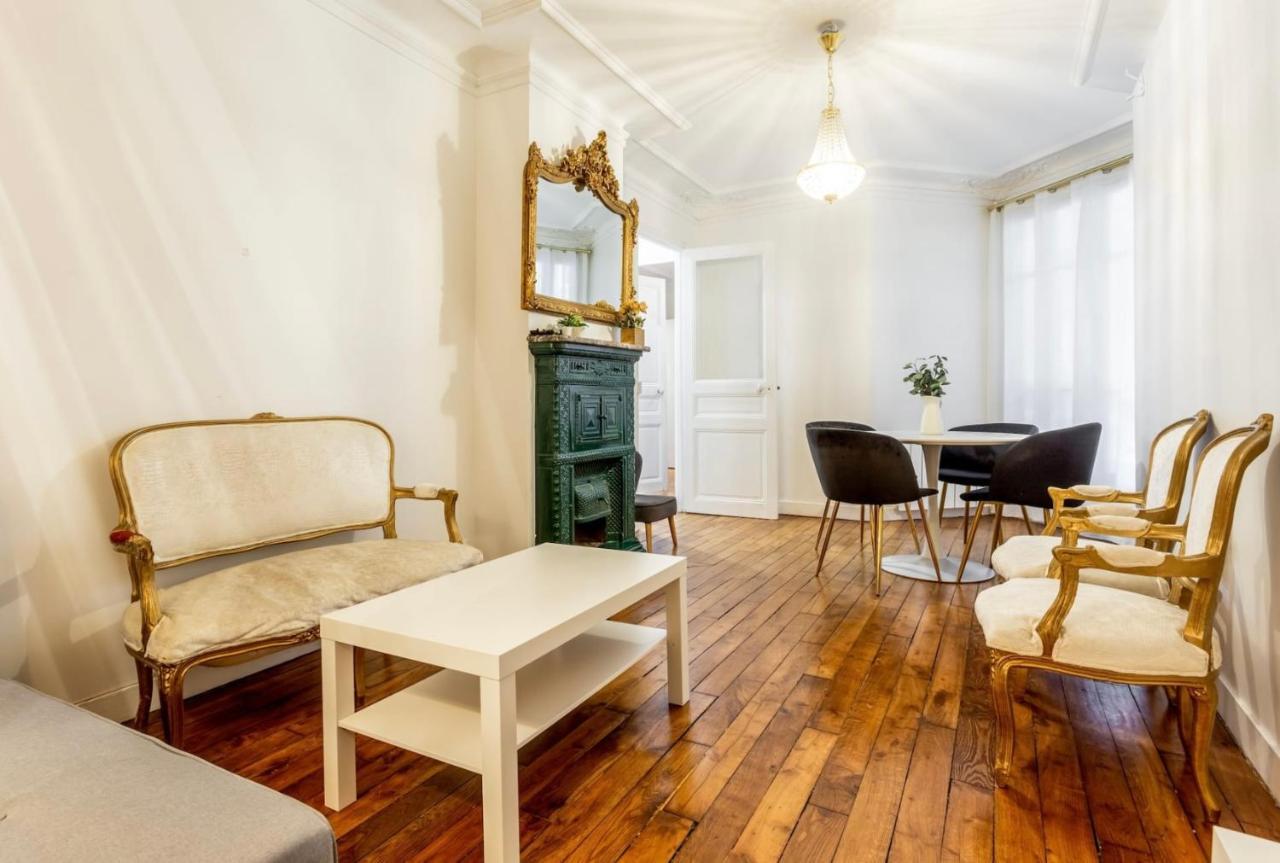 Abbesses - Superbe Appartement Avec Cheminees Paris Exterior foto